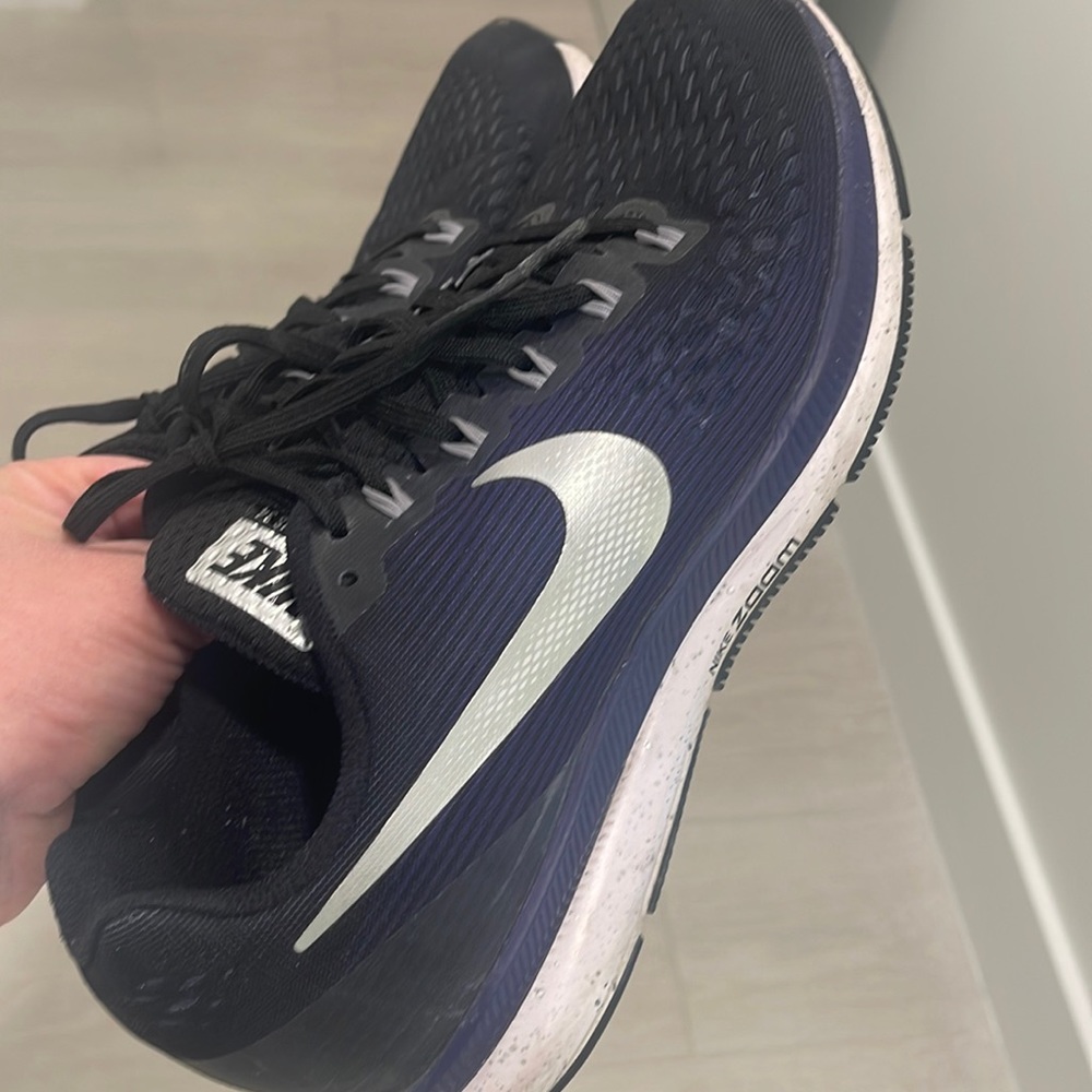 Nike Zoom Sneaker Purple & Black Women size 9.5